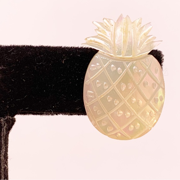 Vintage etched mother of pearl iridescent pineapple earring sterling screw back - Picture 7 of 12